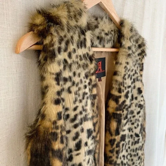 Oversized Faux Fur‎ Soft Animal Print Vest Womens XS Cheetah Adrienne Landau - Picture 2 of 16